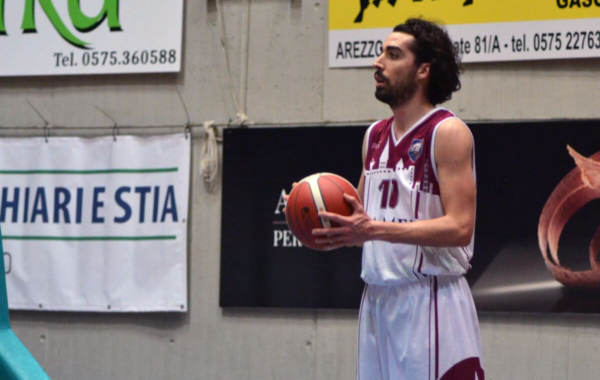 Il primo derby del Palasport Estra si tinge di amaranto