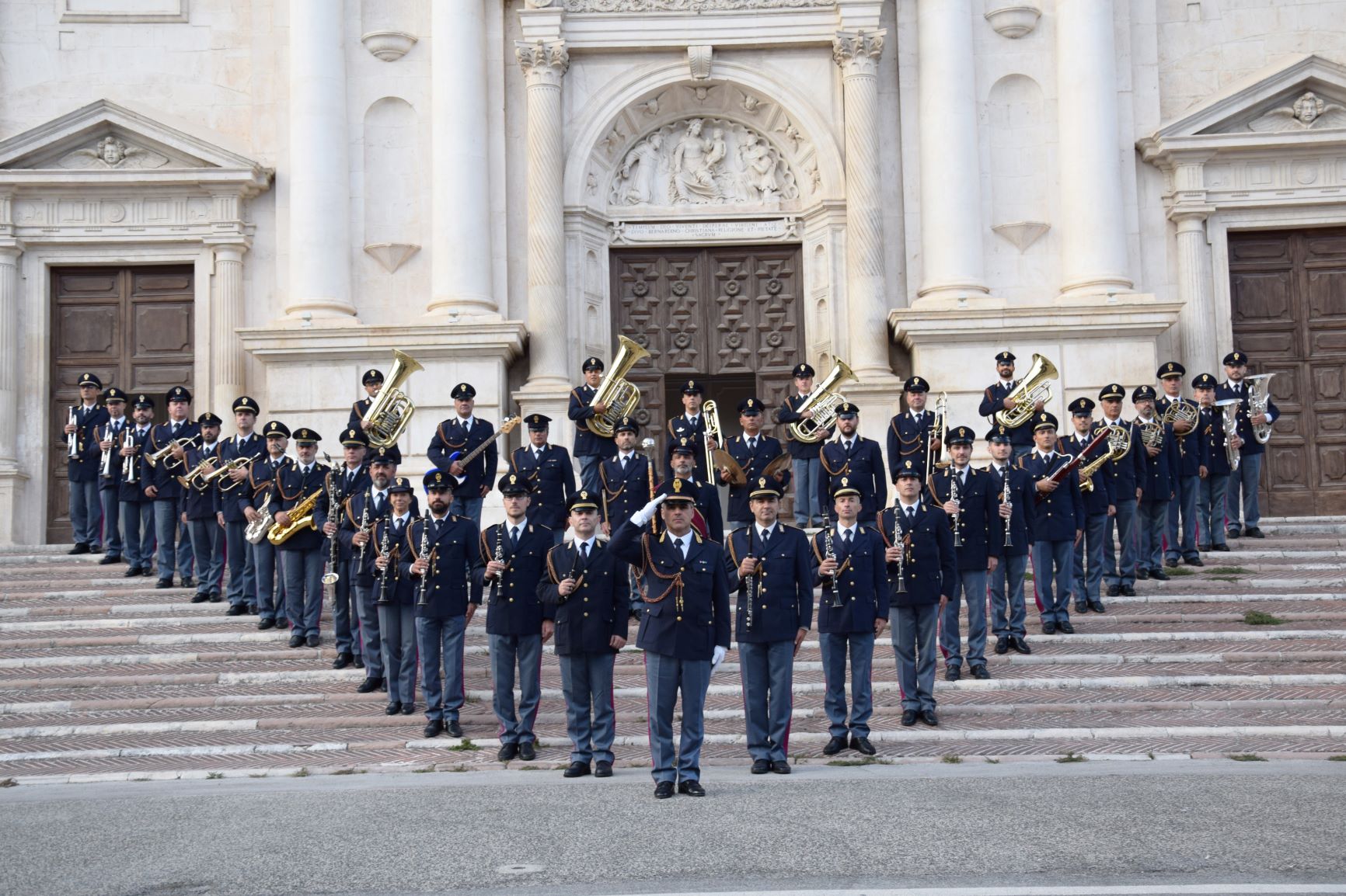 Domani 11 dicembre, con inizio alle ore 17.00, si terrà ad Arezzo un concerto della Fanfara della Polizia di Stato