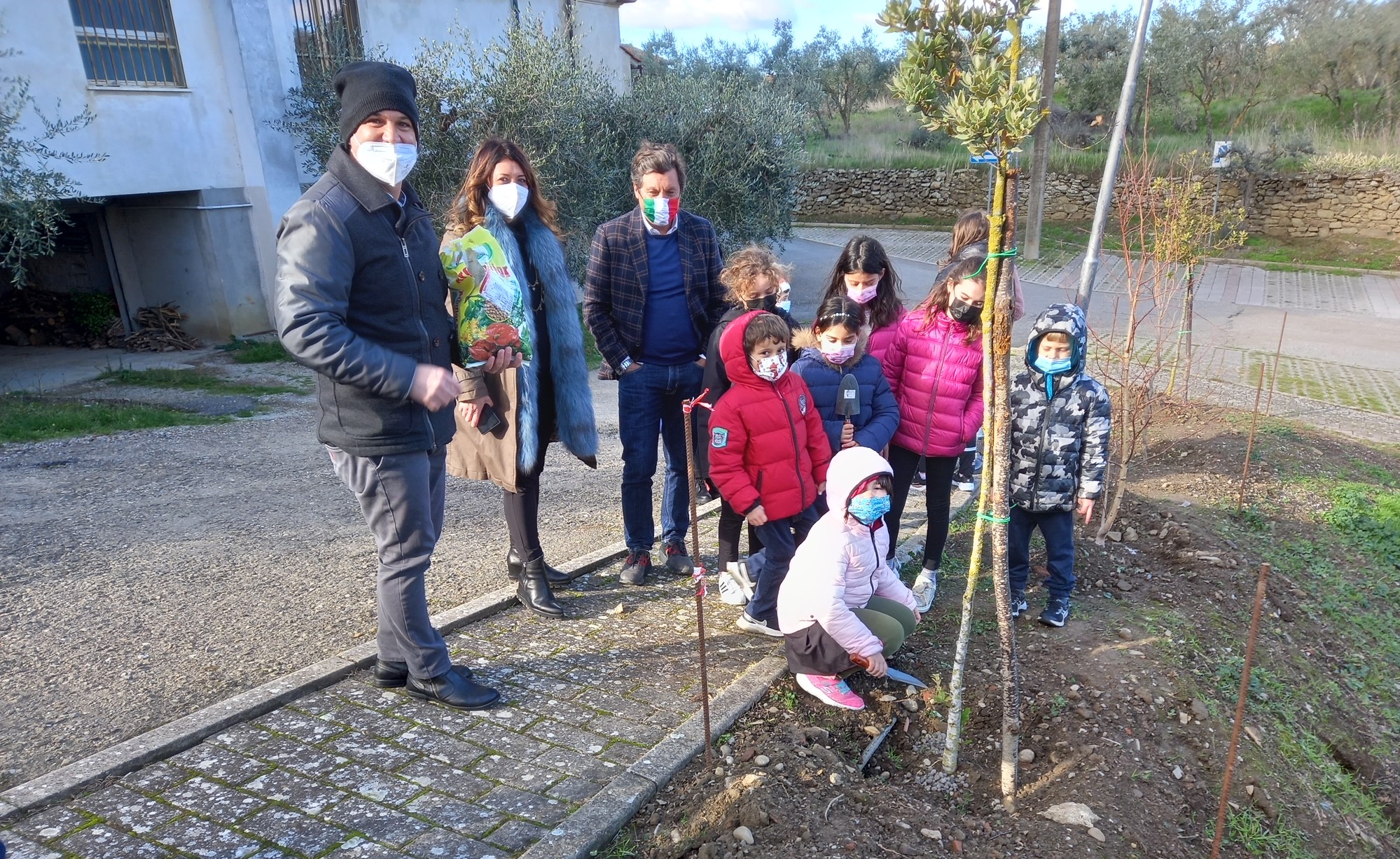 Festa dell’Albero: messi a dimora gli alberi in 3 plessi scolastici
