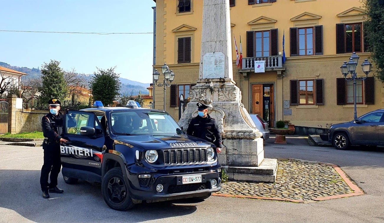 Scoppia la caldaia nella sua abitazione, intervengono i carabinieri che gli trovano in casa diversi grammi di cocaina e marijuana