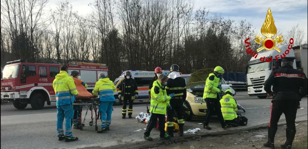 Scontro fra due auto a Bibbiena, due persone ferite
