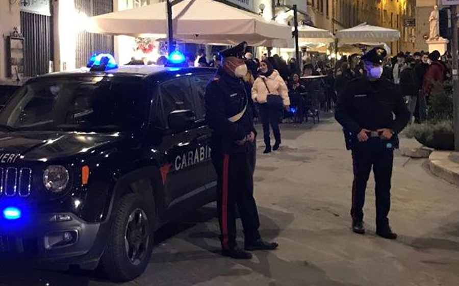 Controlli a tappeto dei carabinieri con l’ausilio della polizia municipale nel centro storico, 3 persone denunciate