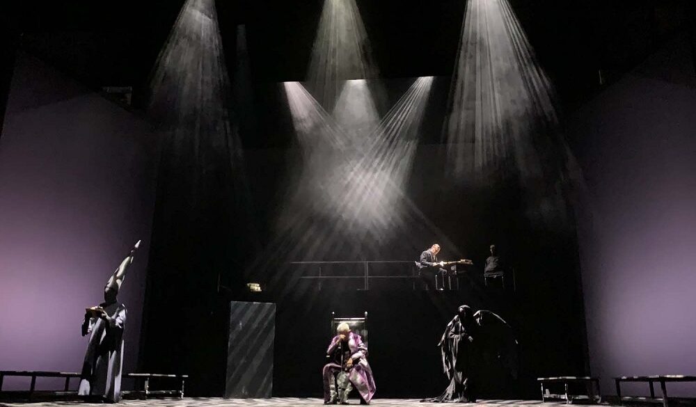 Stagione teatrale, accedono solo gli abbonati