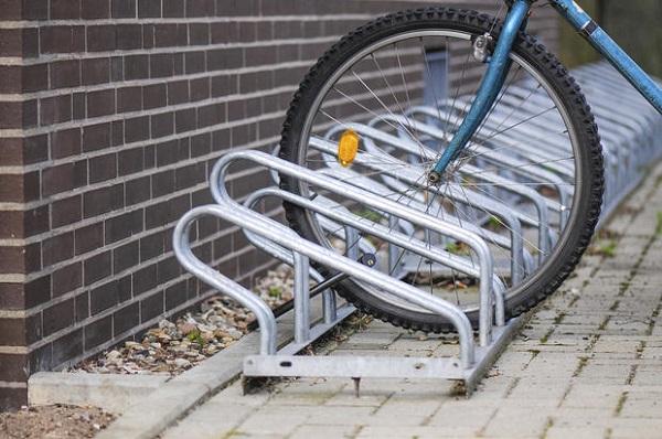 Sostituzione delle rastrelliere ai giardini Porcinai. Tutte le biciclette rinvenute mercoledì 26 gennaio saranno rimosse