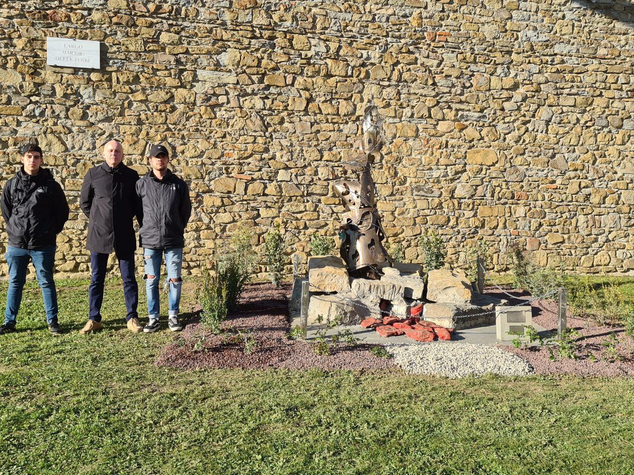 Largo Martiri delle Foibe, realizzata aiuola con piante ornamentali: la donazione di Lacerba
