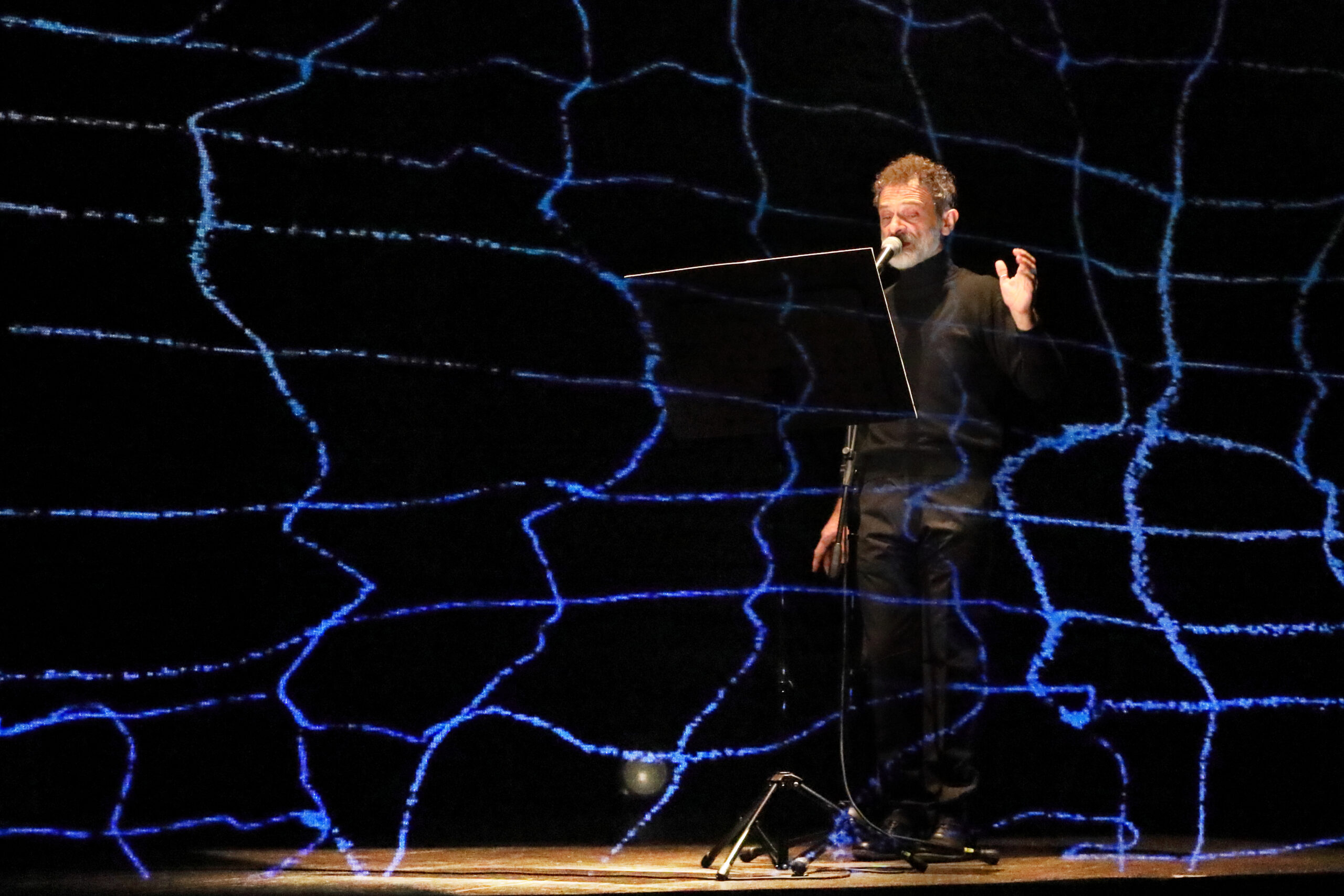 Sinalunga: al Teatro Ciro Pinsuti un ritratto di Nikola Tesla inventore della corrente alternata