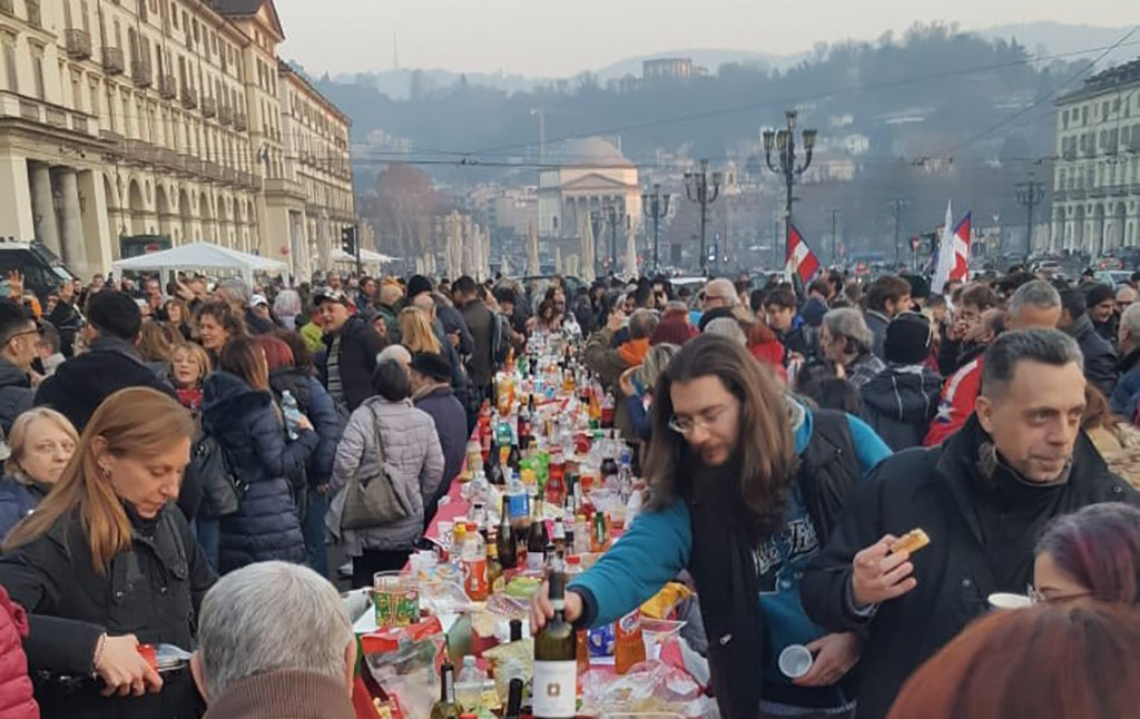 A Torino un Aperitivo No Green Pass Spettacolare