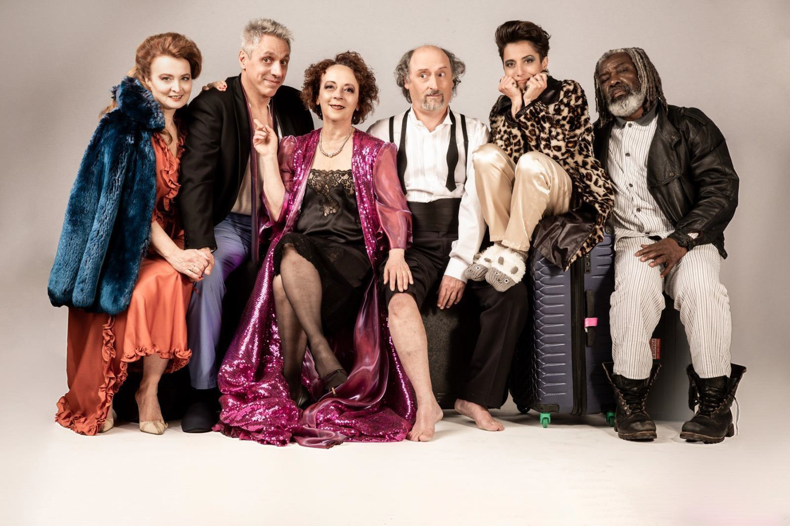 Al Teatro Signorelli ecco «Pigiama per sei», lo spettacolo esilarante con Cornacchione, Curino, Pelusio e Pisu