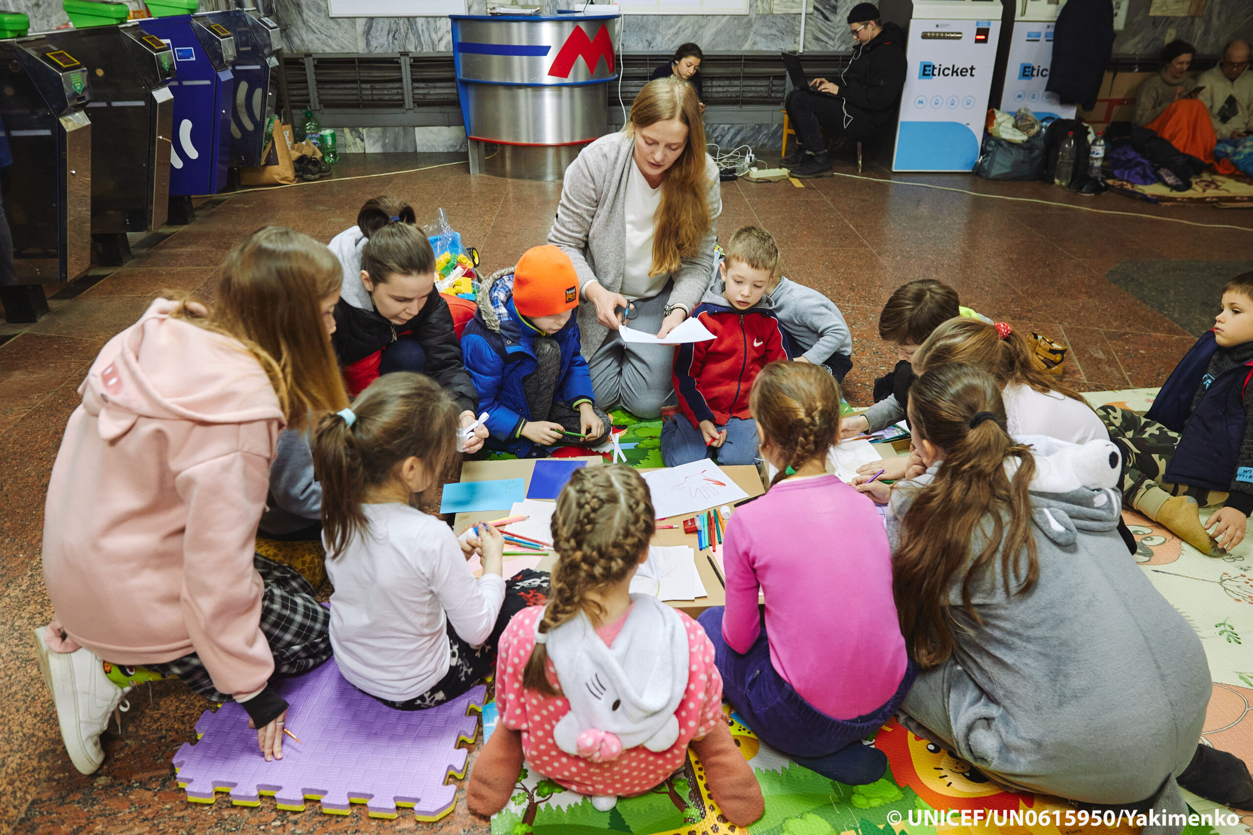UNICEF: 2 milioni di bambini rifugiati hanno lasciato l’Ucraina in cerca di sicurezza