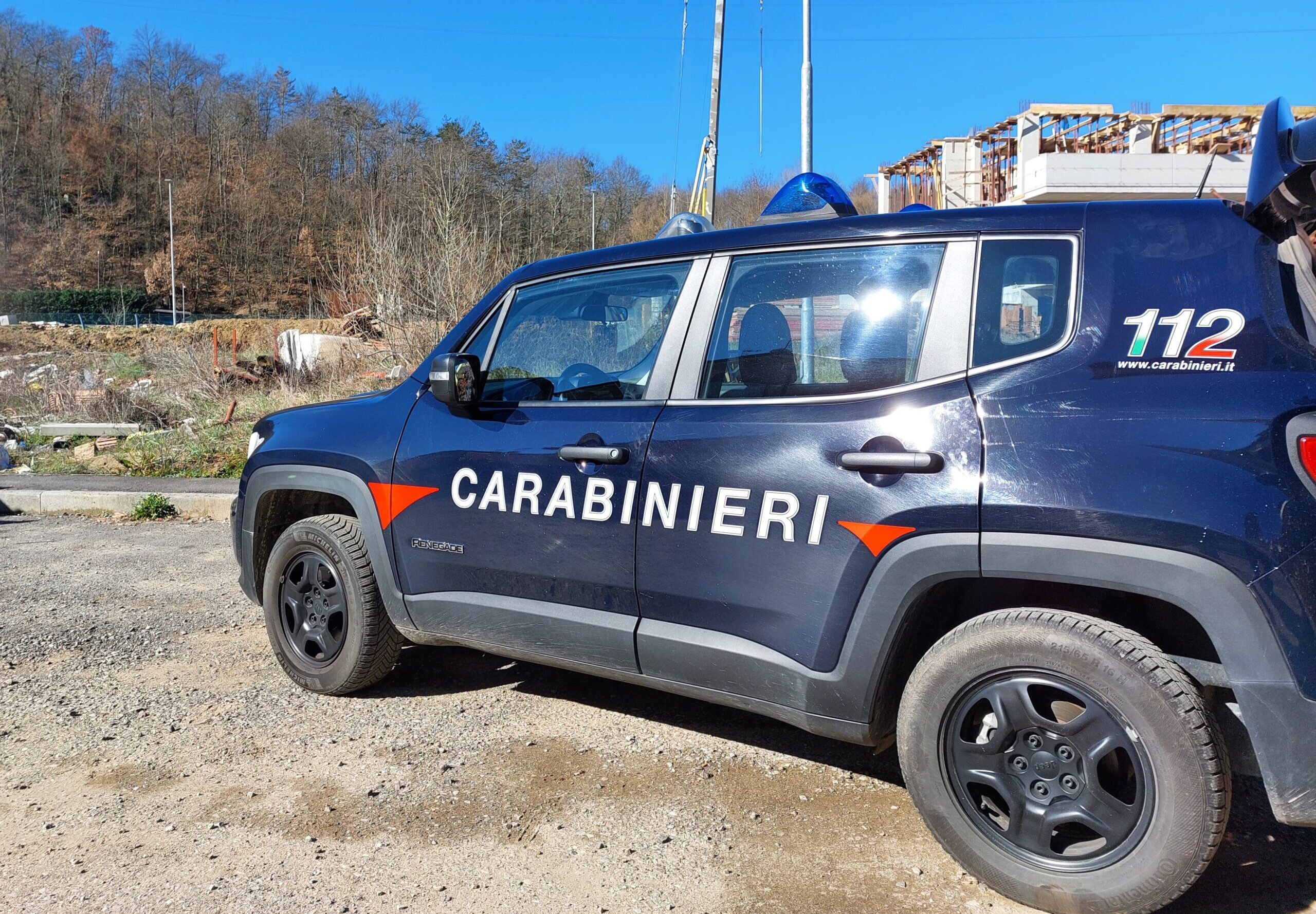 Lucignano: controllo dei carabinieri a sorpresa in un cantiere, scatta la denuncia alla procura