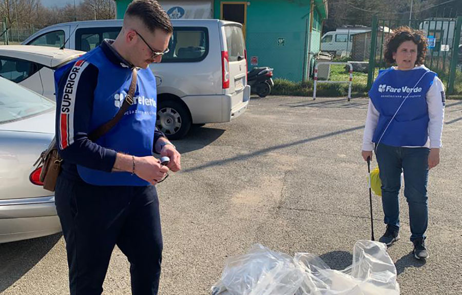 Passeggiata ecologica via Arno ed Esselunga raccolti oltre 26 kg di rifiuti, molta plastica