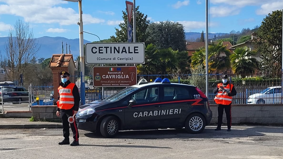 I carabinieri hanno denunciato un pregiudicato per ricettazione di uno smartphone