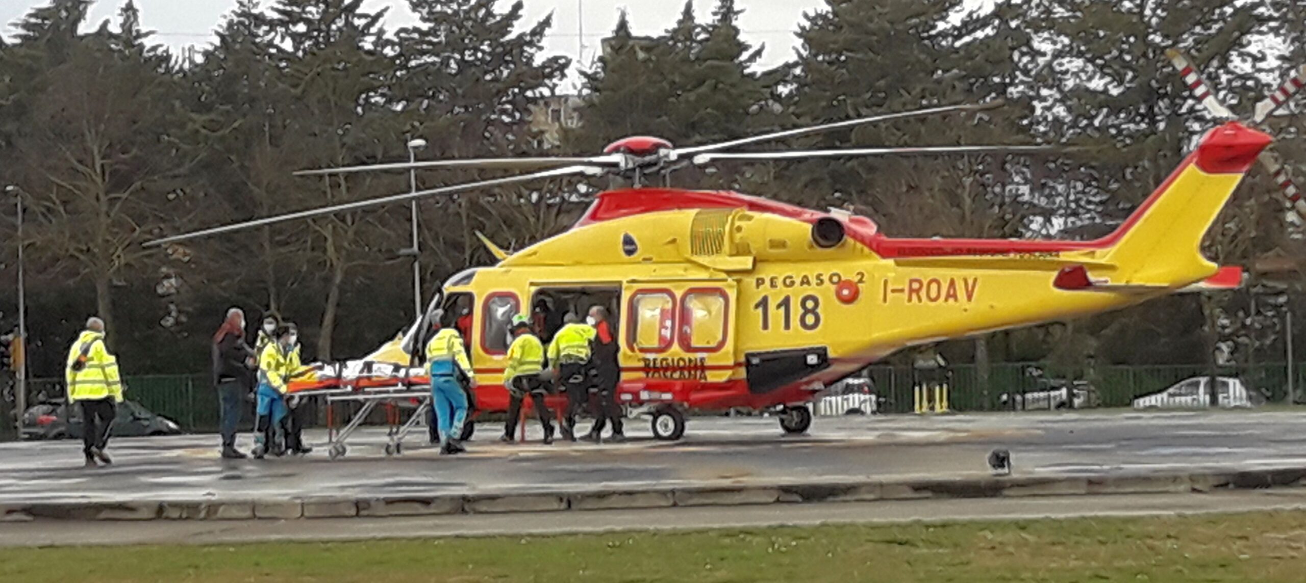 Scende dal camion e viene travolto, 43enne in codice rosso a Siena