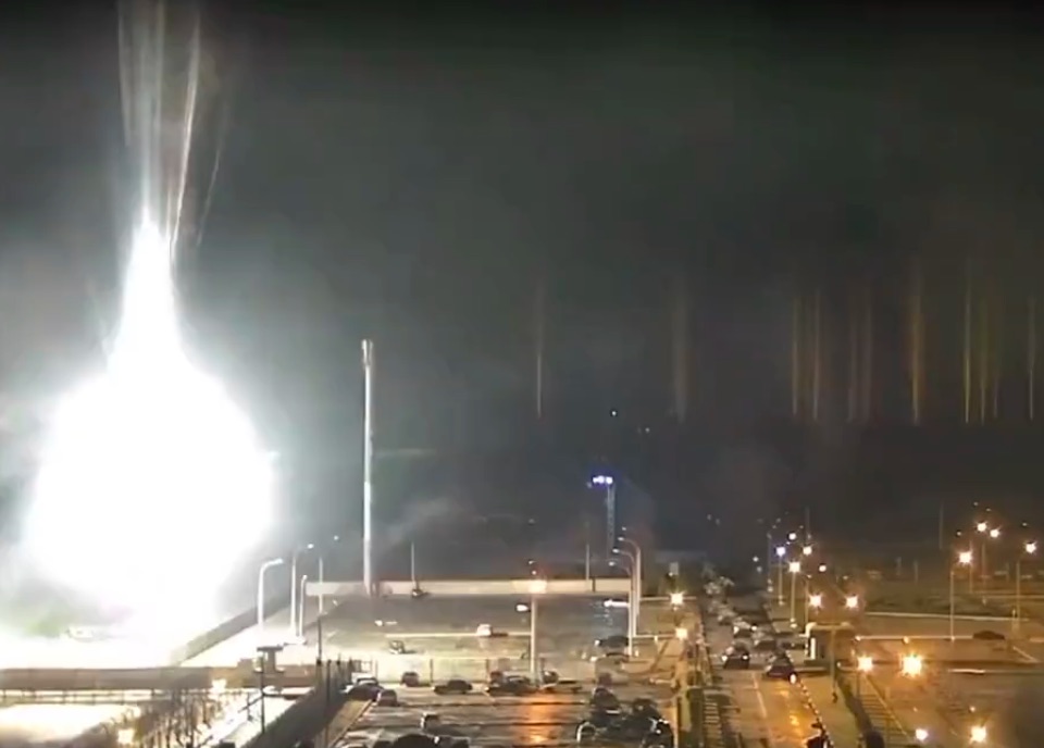 Ucraina, nella notte torna l’incubo Chernobyl: colpita la centrale di Zaporizhzhia, incendio domato