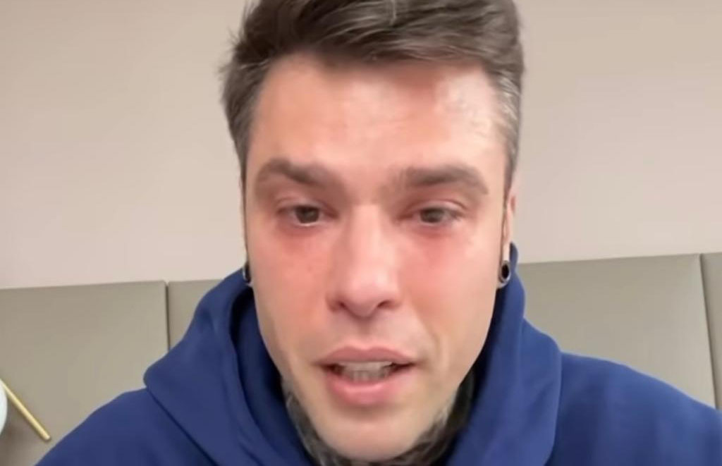 Fedez in lacrime sui social: “Ho un problema di salute”
