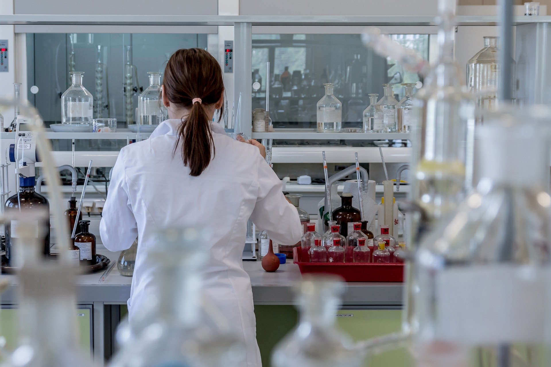 Le reazioni avverse al vaccino Pfizer erano note già dal 30 aprile 2021