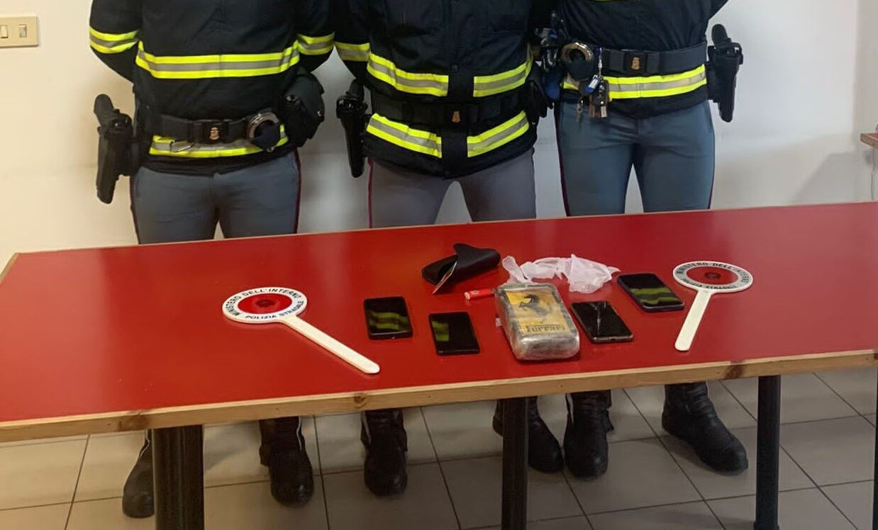 Arrestati trafficanti di droga peruviani: avevano in auto oltre 1 kg di cocaina