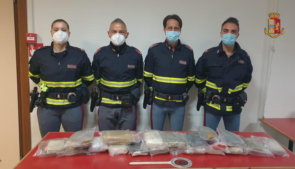 Arrestato 50enne calabrese con oltre 21 chili di cocaina in auto