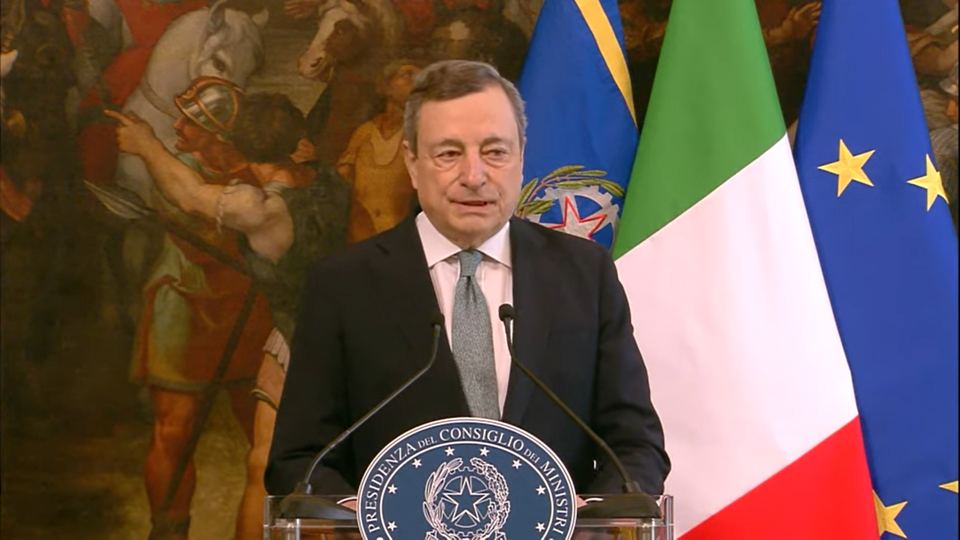 Il Governo Draghi riduce la spesa per la scuola e aumenta quella sugli armamenti