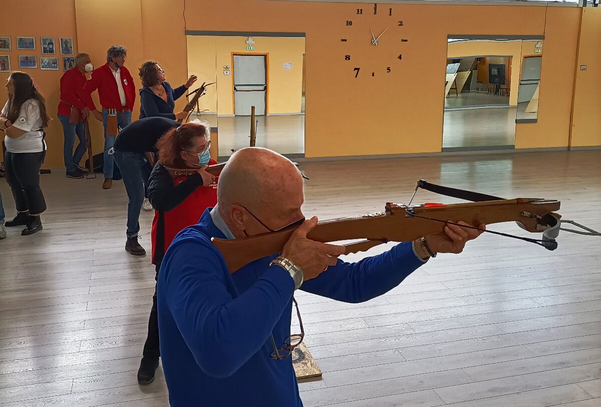 Campionato italiano di tiro con la balestra storica Figest aperto tra gli applausi a Città di Castello