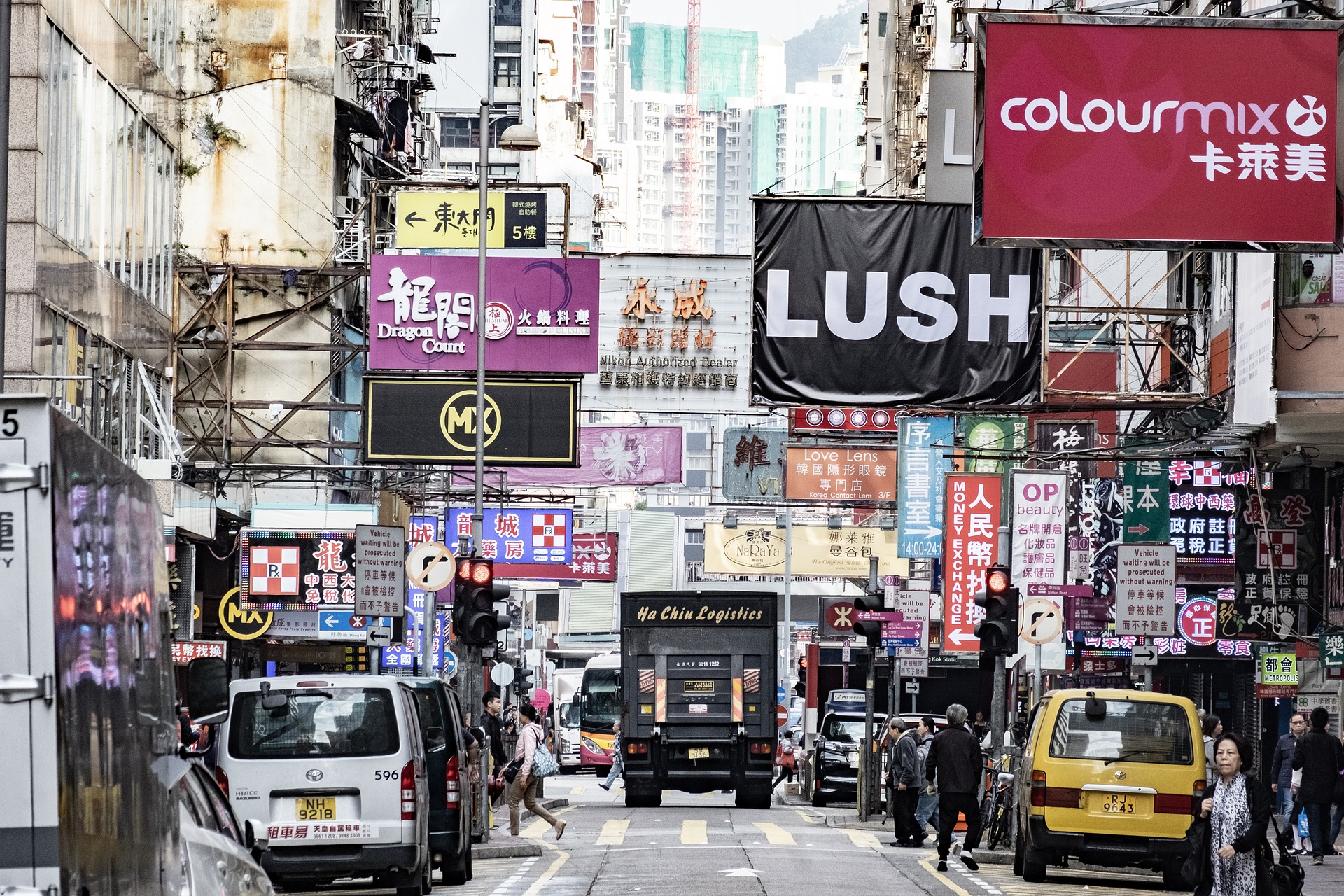 Il dramma di Hong Kong: 86% della popolazione vaccinata e record di contagi e decessi