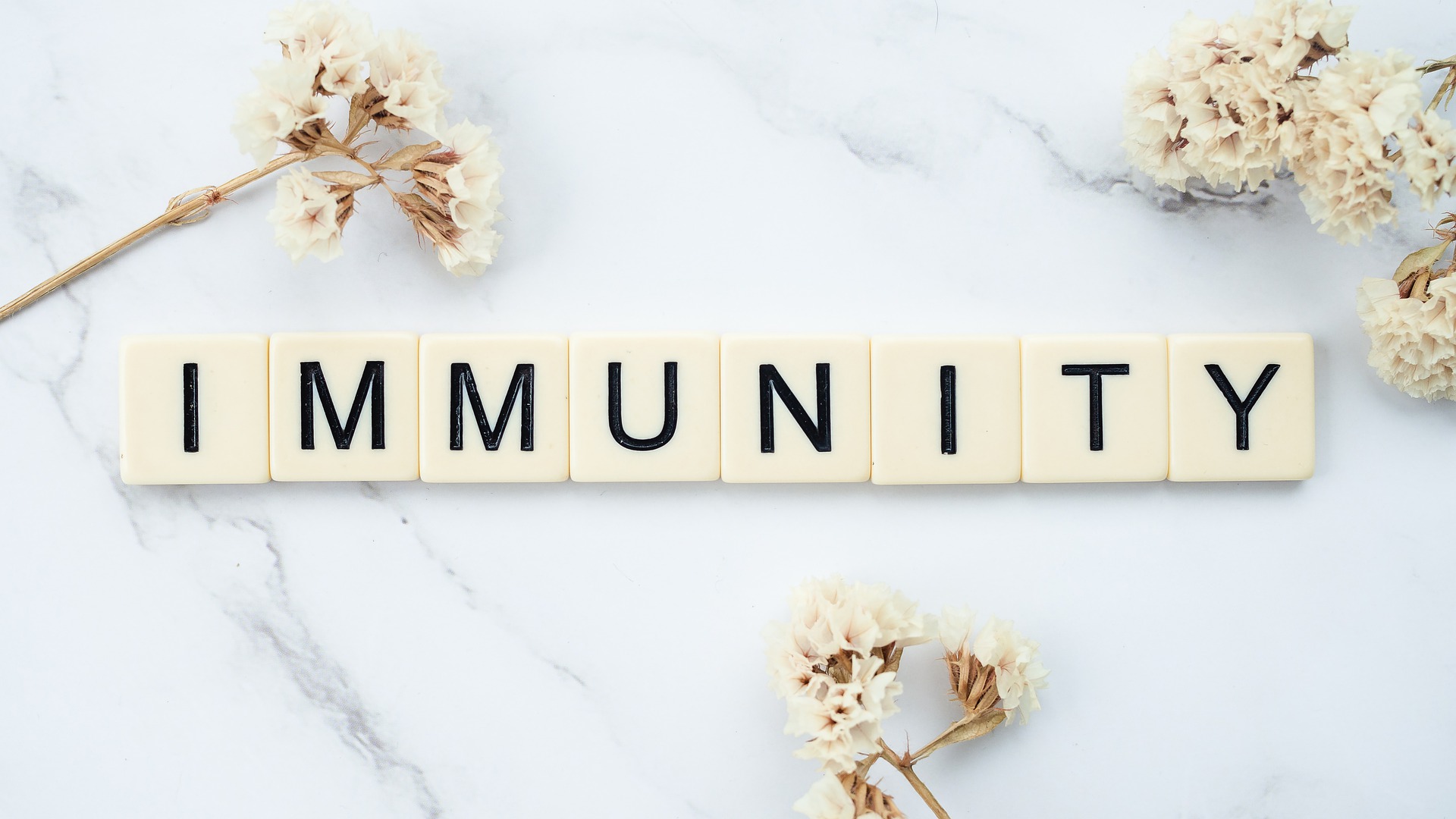 L’immunità naturale sviluppata dai guariti da Covid-19 è migliore e più duratura rispetto all’immunità indotta dal vaccino?