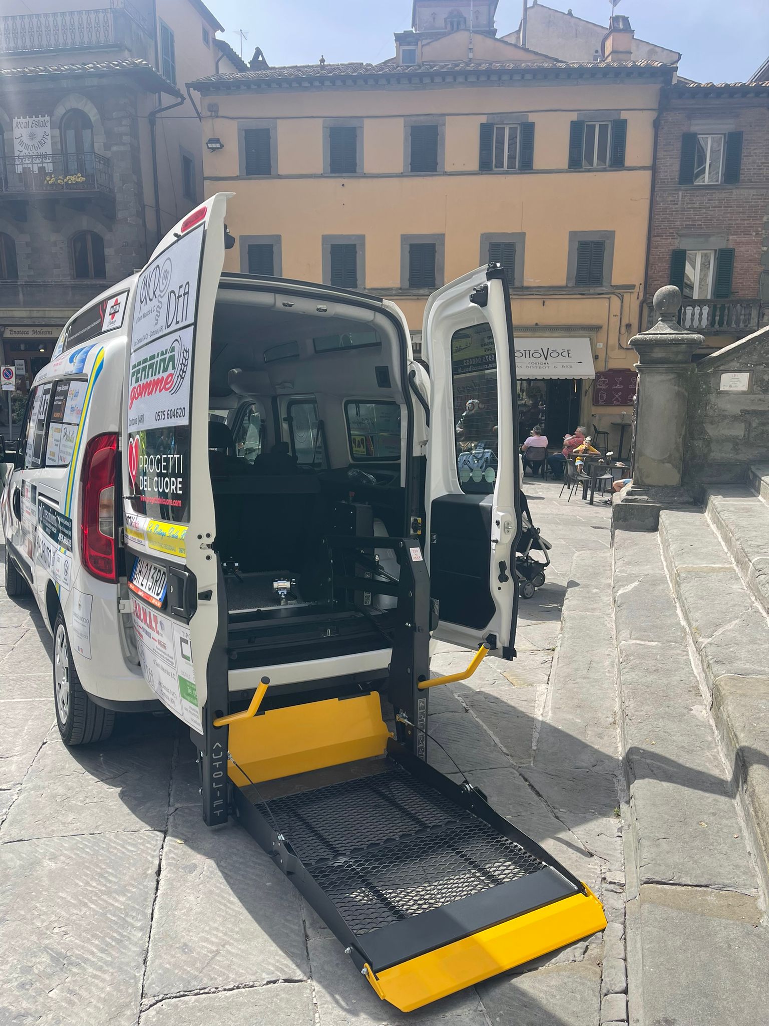 Nuovo mezzo per la Misericordia di Cortona, servirà per i servizi di trasporto sociale Nuovo mezzo per la Misericordia di Cortona, servirà per i servizi di trasporto sociale
