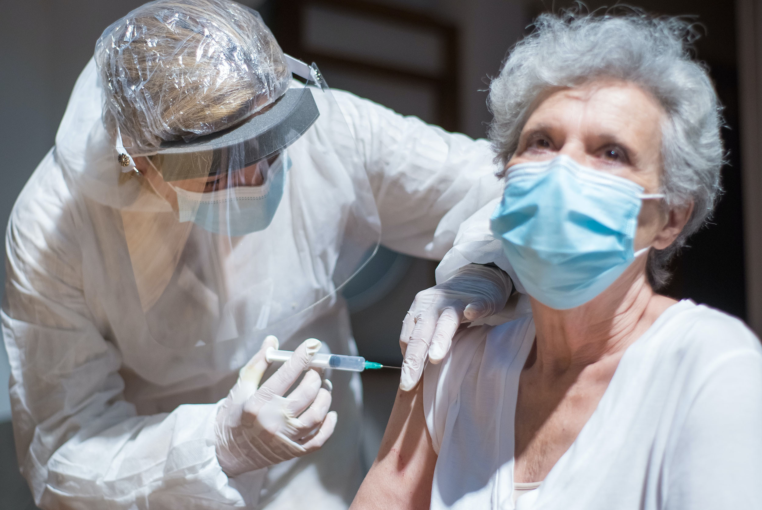 Quarta dose anti-covid. Partita regolarmente la campagna di vaccinazione nella Asl Toscana sud est