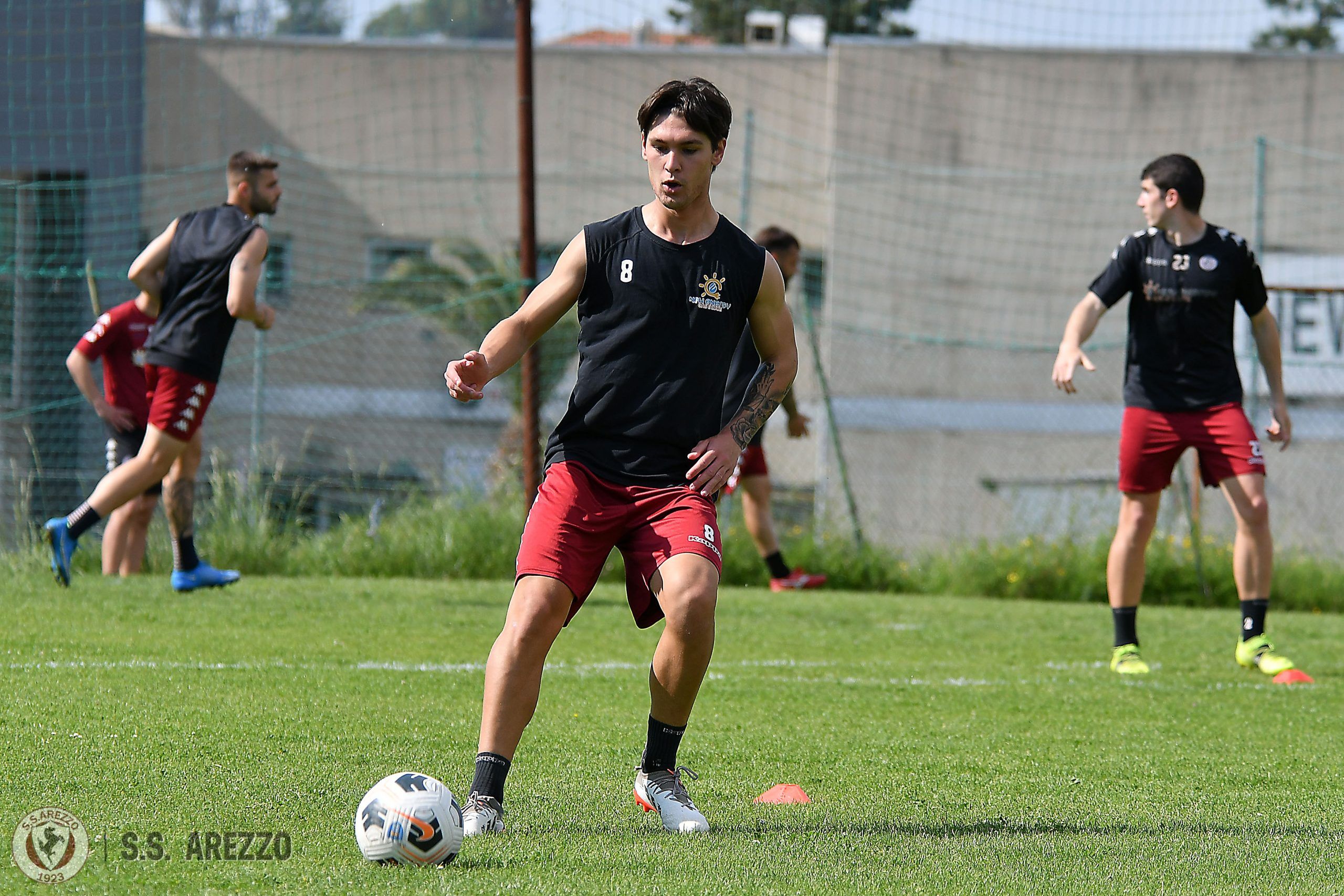 Prima squadra al lavoro sul campo Lebole