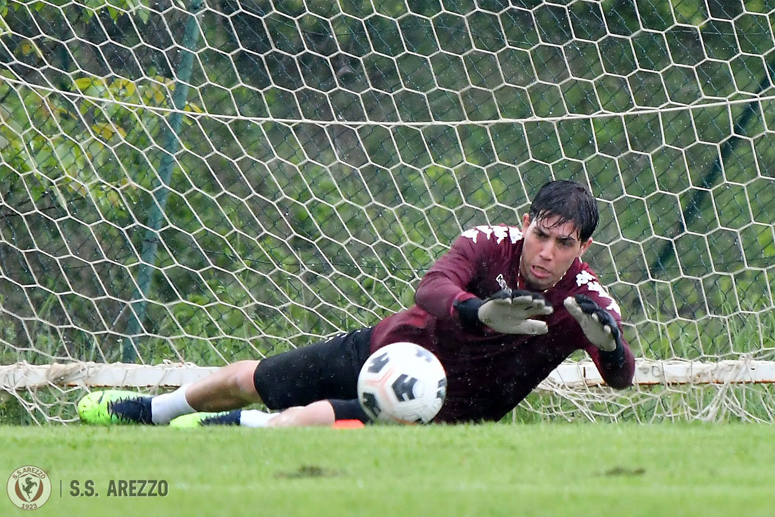 Prima squadra al lavoro sul campo Lebole