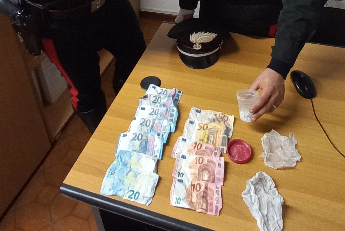 Montevarchi, cerca di evitare i carabinieri: viene arrestato per detenzione di stupefacenti ai fini di spaccio
