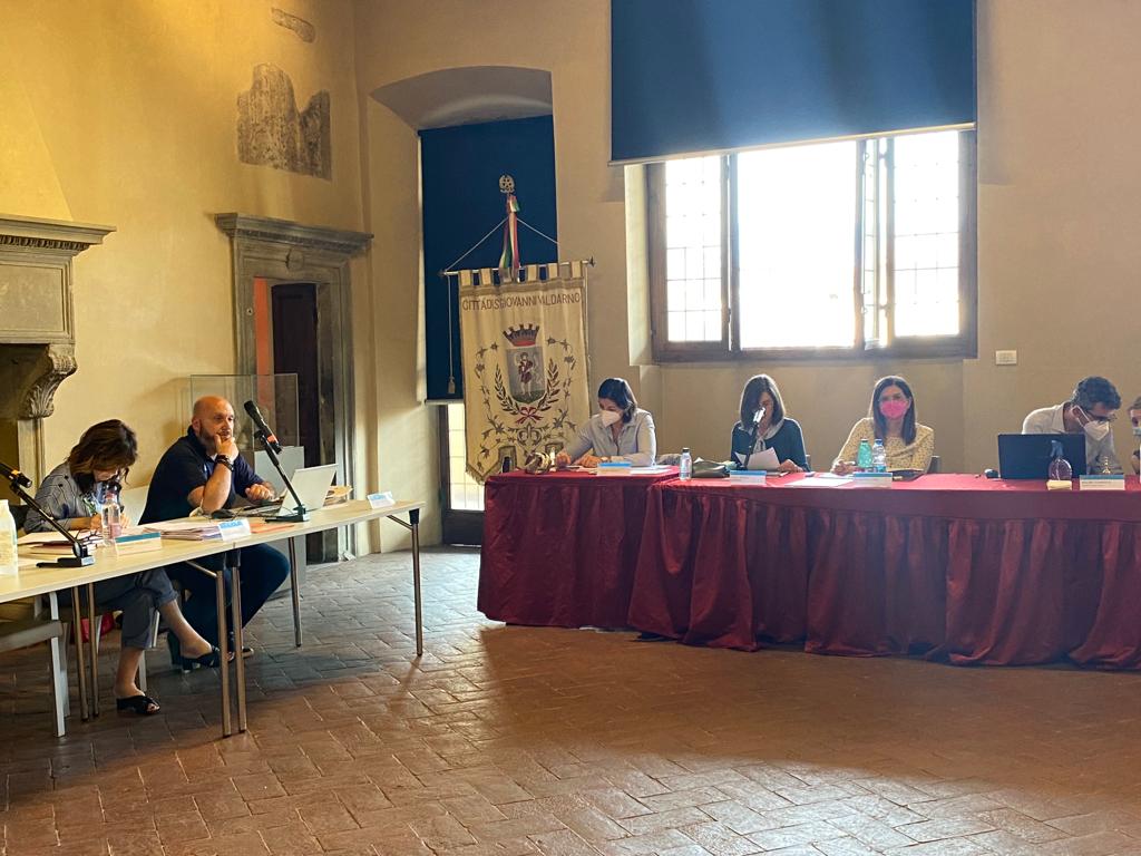 Consiglio comunale San Giovanni Valdarno, approvati il bilancio consuntivo 2021 e le tariffe Tari 2022