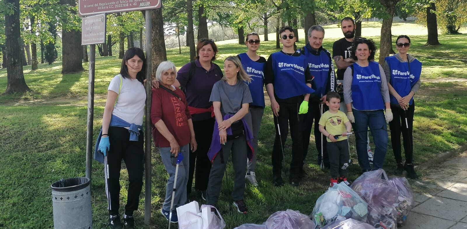 Passeggiata ecologica al Pionta: raccolti 20 kg di rifiuti, trovate anche siringhe