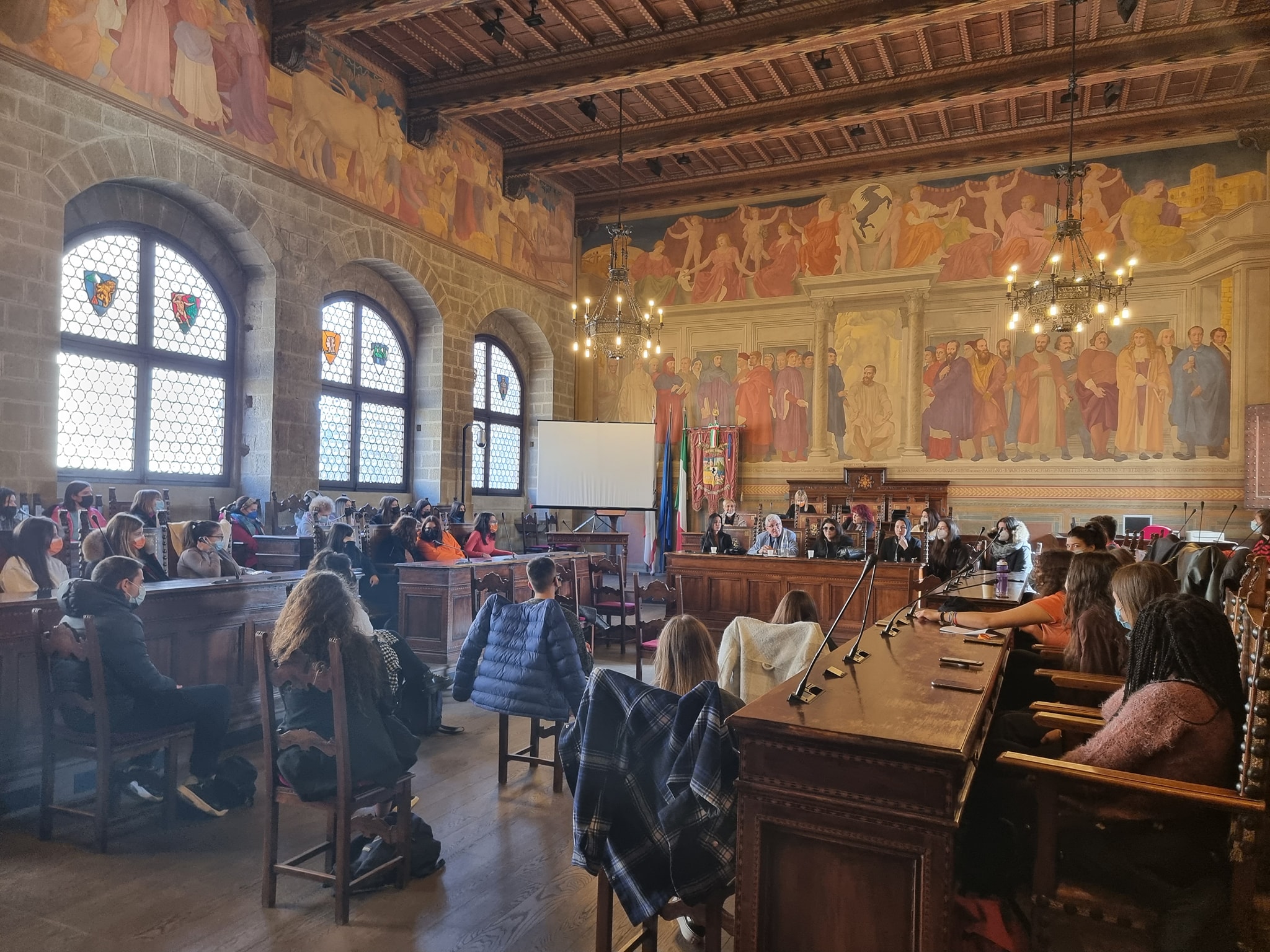 “Giù le mani, il diritto di contare”: il Premio Internazionale Semplicemente Donna assegna sei borse di studio alle scuole della provincia aretina