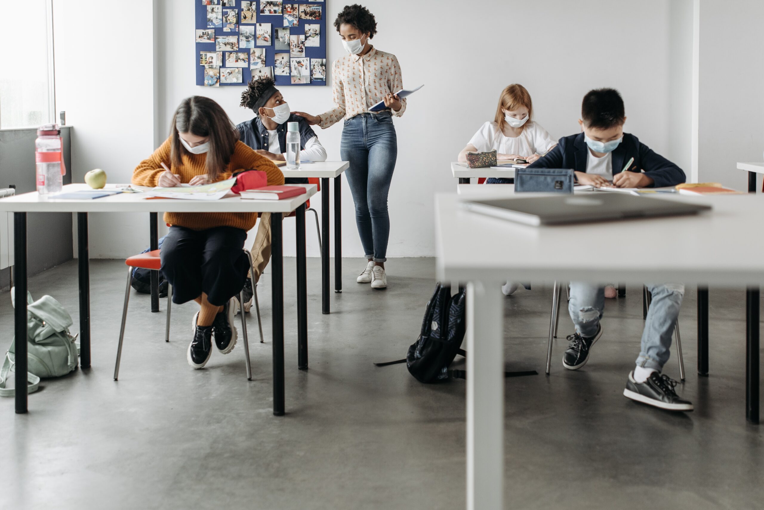 Il Ministero della Salute non conosce il rapporto rischi/benefici delle mascherine in classe per i minori