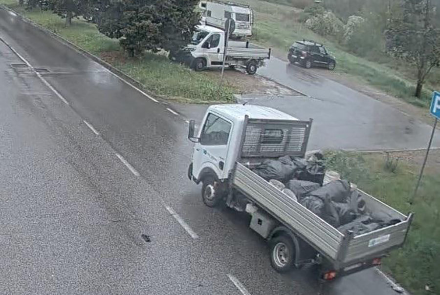 Rifiuti edili abbandonati, denunciata la titolare di un’azienda edile