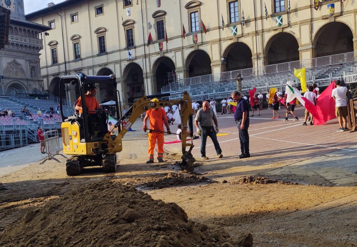 Ripristino tempestivo delle lizza in Piazza Grande dopo il temporale di ieri
