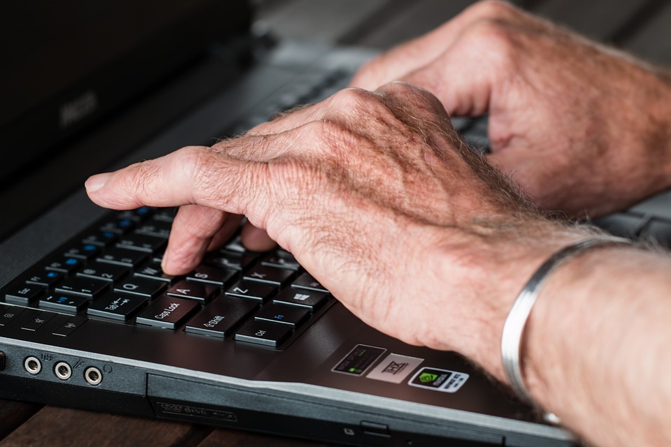Cup online: al via indagine per promuovere l’uso dei servizi digitali tra gli over 65