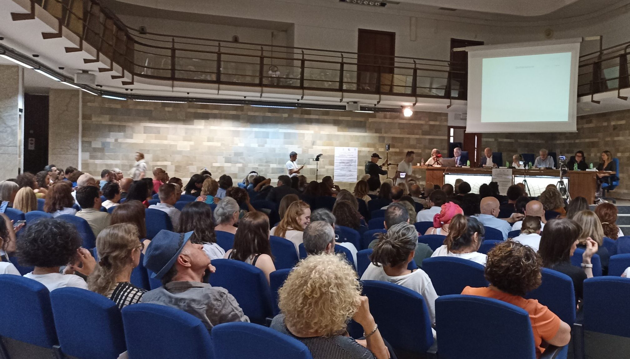 Pandemia Covid-19: “Pandemia COVID 19: è il momento del confronto”. Il convegno di ieri alla Borsa Merci di Arezzo