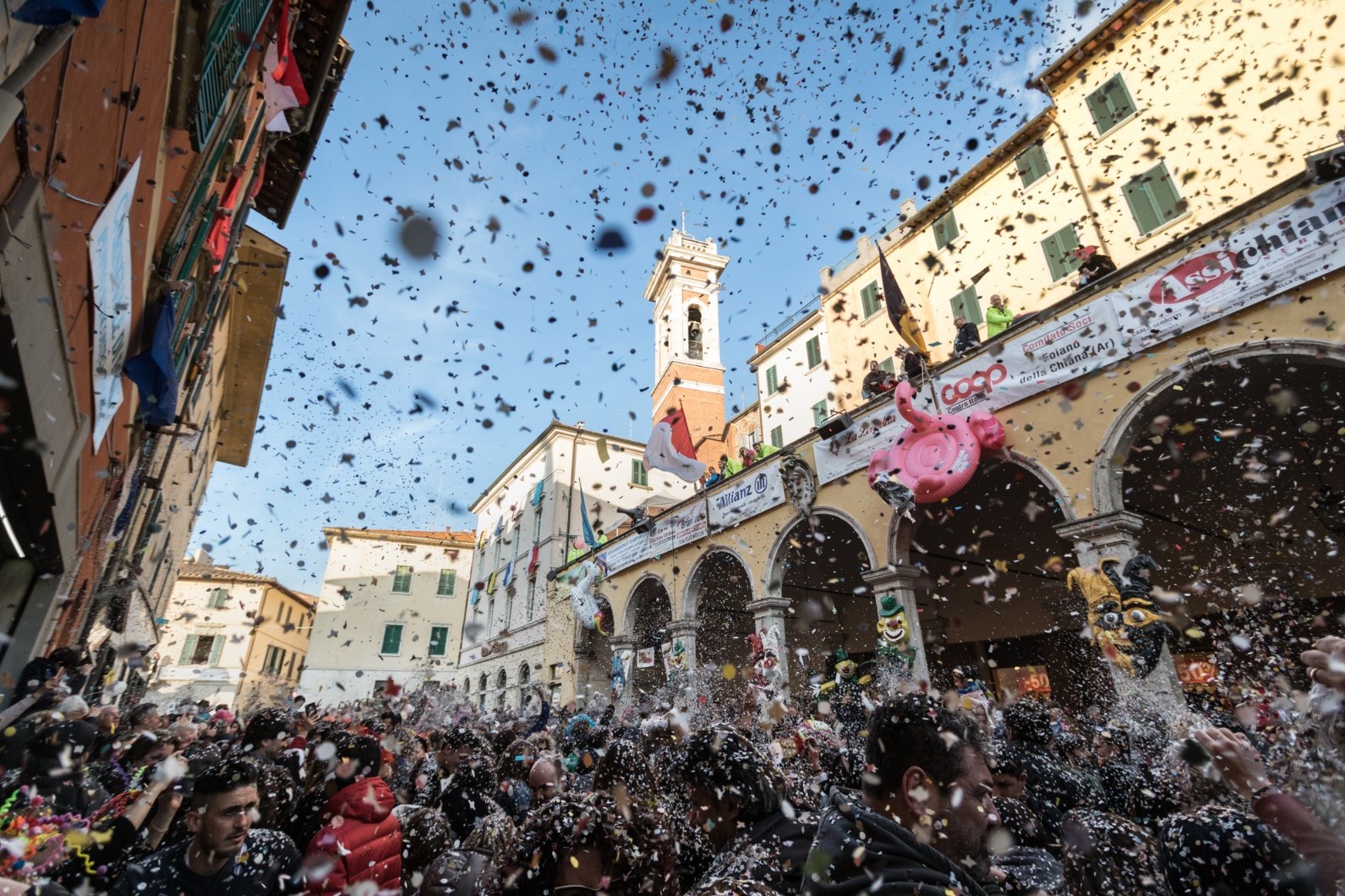 Foiano della Chiana: la scommessa vinta di un Carnevale sotto il sole di giugno