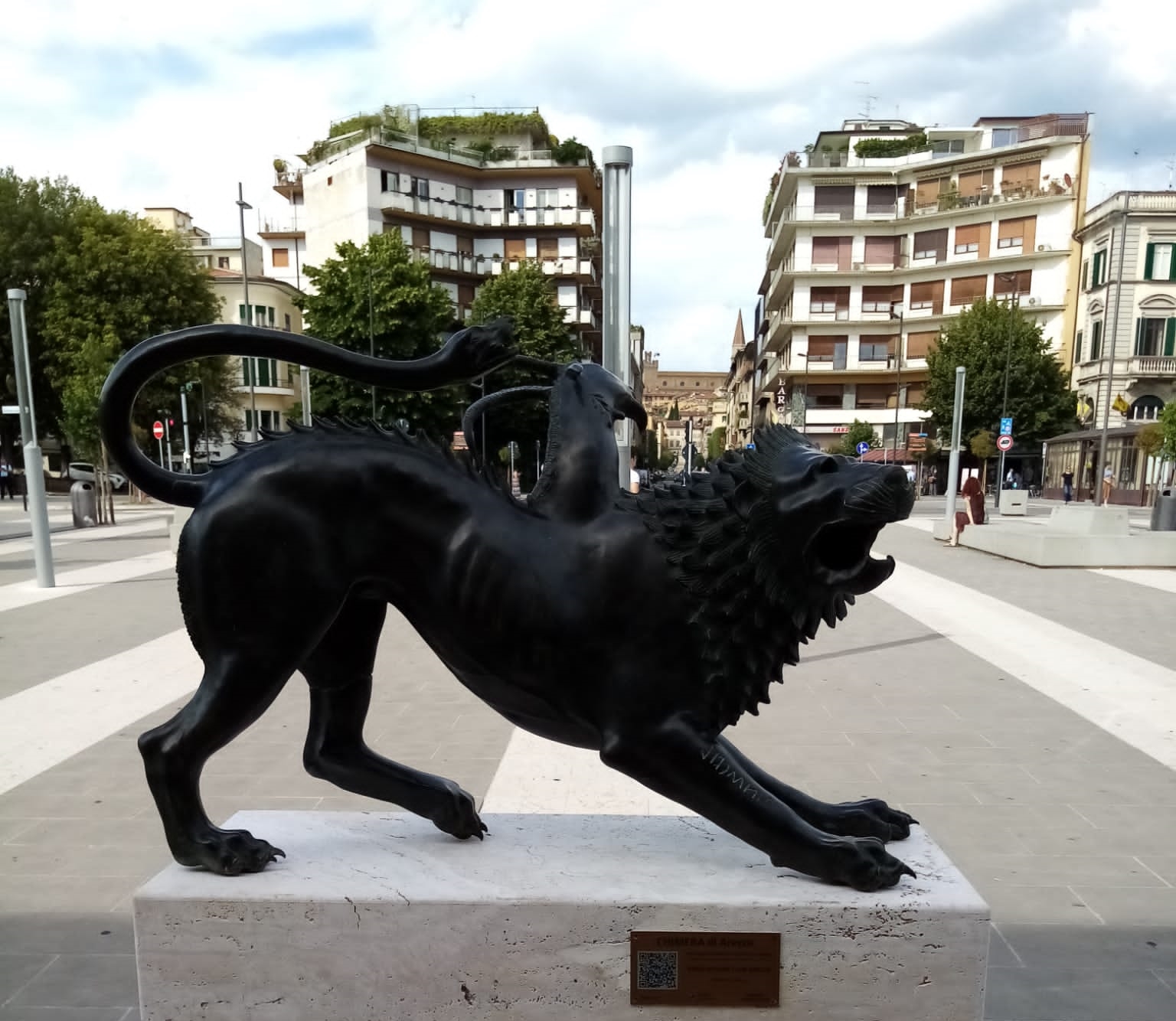 Demos, bella la Chimera in piazza della Stazione