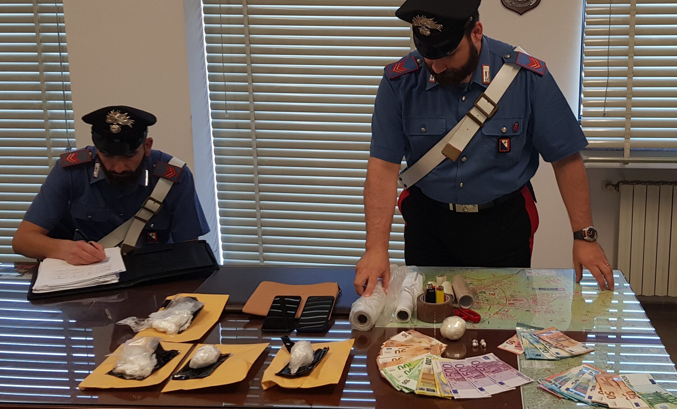 Arrestati due spacciatori: stroncato un giro che riforniva di cocaina la città di Arezzo