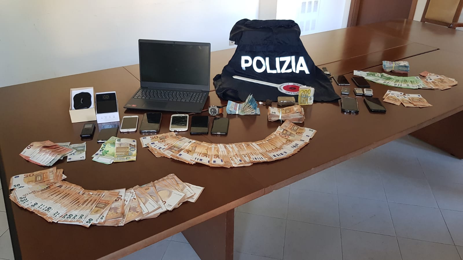 Chiusi: vasta operazione antidroga della Polizia di Stato