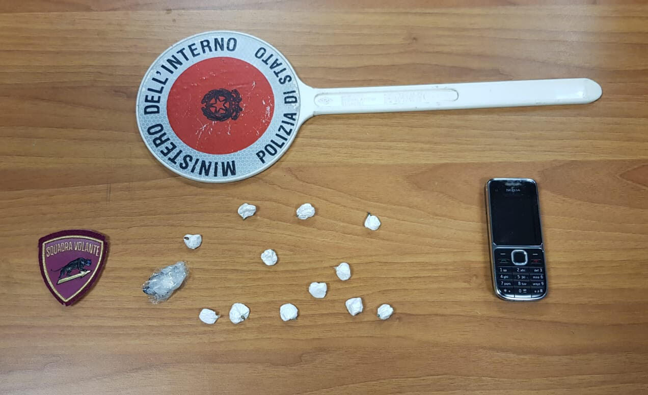 Deteneva diverse dosi di sostanze stupefacenti, arrestato dalla Polizia di Stato