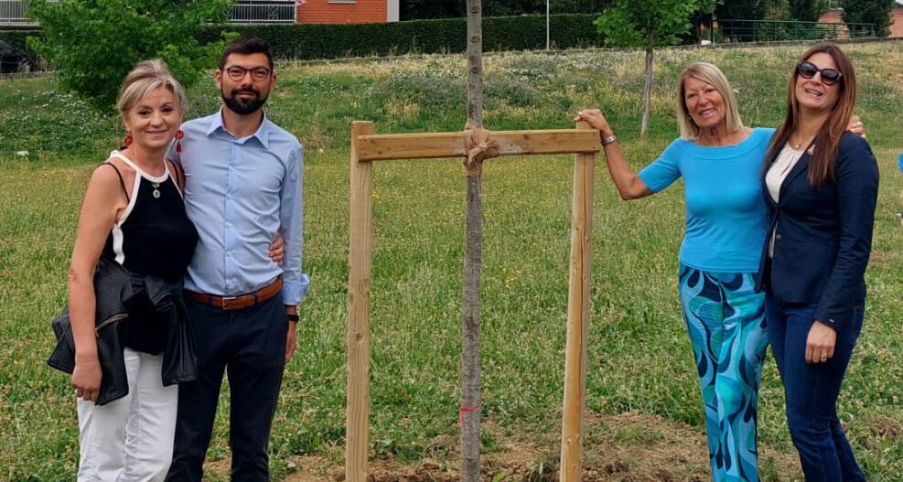 Un tiglio per il parco della materna Fonterosa: dono dell’Inner Wheel Arezzo CARF