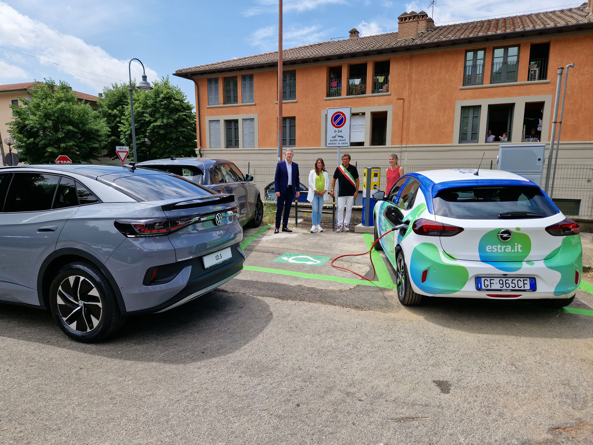 Castiglion Fiorentino: si “accendono” 2 colonnine di ricarica per le auto elettriche