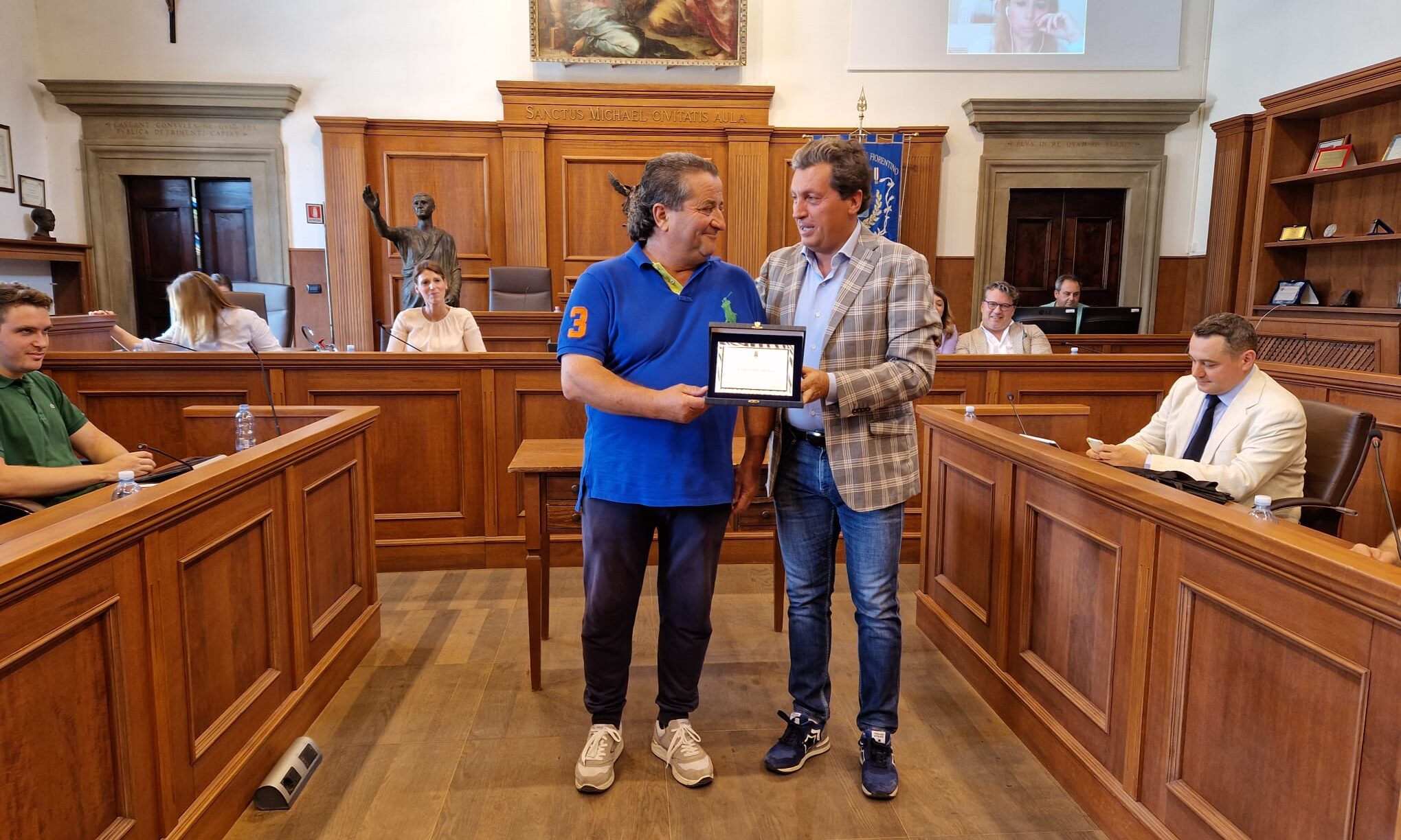 Una targa per Silvano Nocentini: lo storico volto del Comune va in pensione