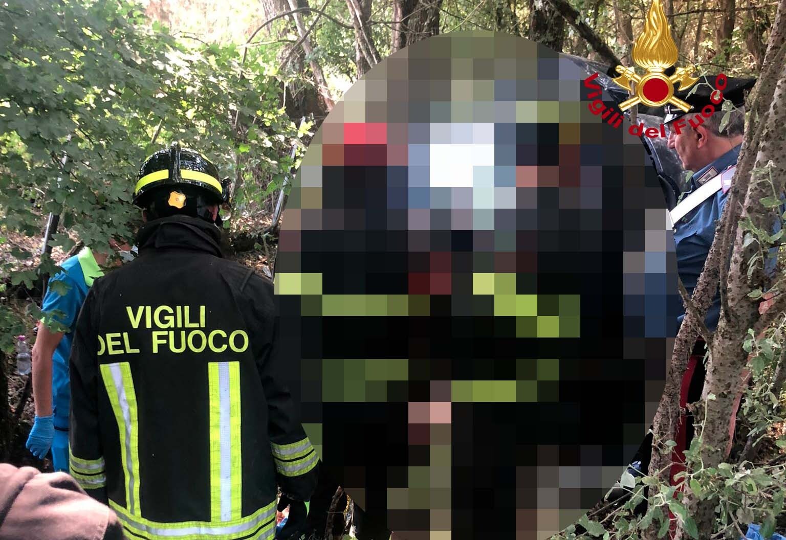 Finiscono con l’auto in una scarpata, quattro le persone coinvolte nell’incidente
