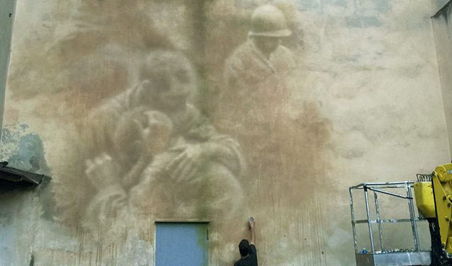 Un selfie per salvare i murales di Arezzo