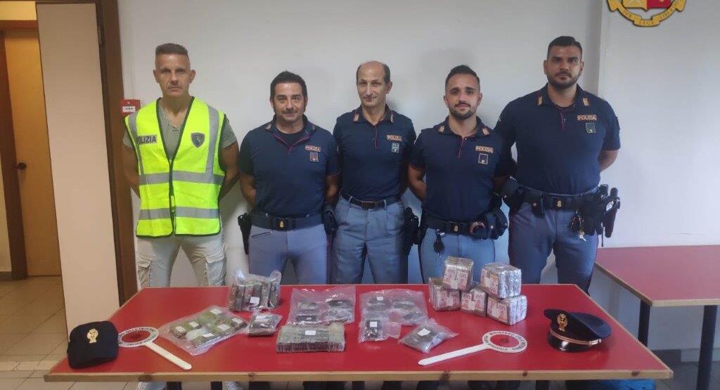 Trasportava quasi 10 kg di droga: arrestato trafficante in Autosole
